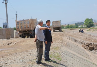 Hazarbog‘ kanali loy-qumlardan tozalanmoqda.