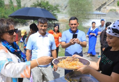 Sangardakda Ichki turizm yarmarkasi doirasida “Osh sayli” o‘tkazildi