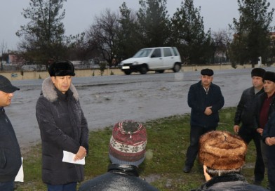 Abduqodir Donayev: hozirda qanchalik harakat qilinsa ertangi hosildorlik unumli bo'ladi  Qishloq xo‘jaligi yurtimiz iqtisodiyotida eng muhim tarmog'i hisoblanadi. Mamlakatning oziq-ovqatga bo‘lgan talabini qondirish maqsadida qishloq xo‘jaligida ishlab chiqarish va qishloq aholisini ish bilan ta’minlash hamda ularning daromadini oshirish muhim ahamiyatga ega. Shu bois bugun erta tongda tuman hokimi Abduqodir Donayev qishloq xo‘jaligi bo‘yicha faoliyat olib borayotgan mas’ullar va fermer xo‘jaliklari rahbarlari bilan uchrashib qilinishi kerak bo'lgan ishlar xususida to'xtaldi.